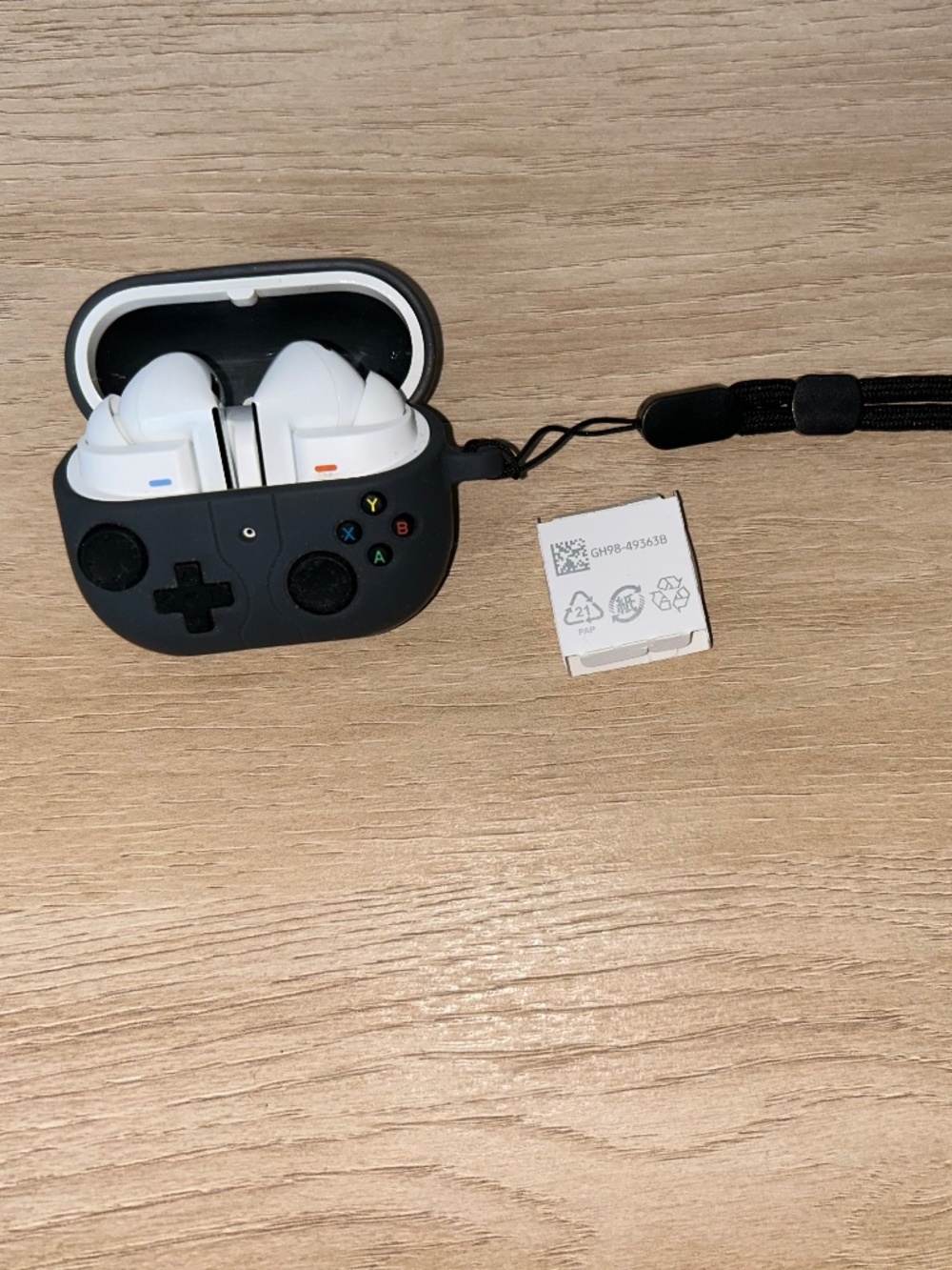 Samsung Galaxy Buds3 Pro Wireless Earbuds White + Retro Game Controller Case